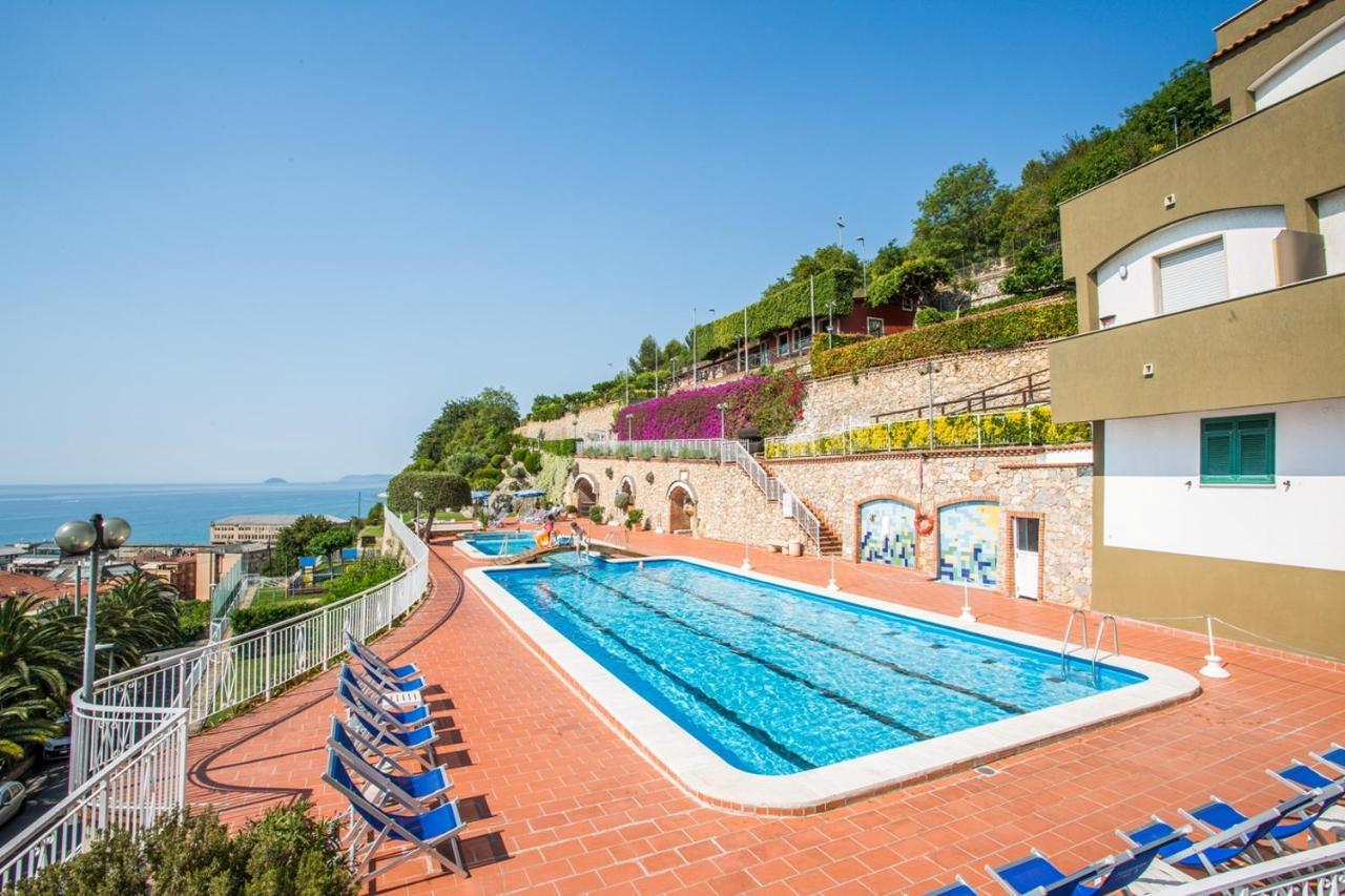 Residence Sant'Anna Pietra Ligure Esterno foto